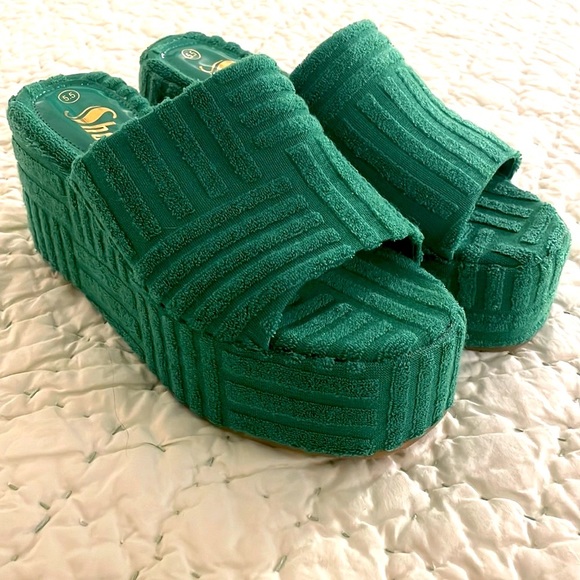 SHEIN Shoes - Terrycloth Green platform Wedge shoe sandal Size 5.5 retro